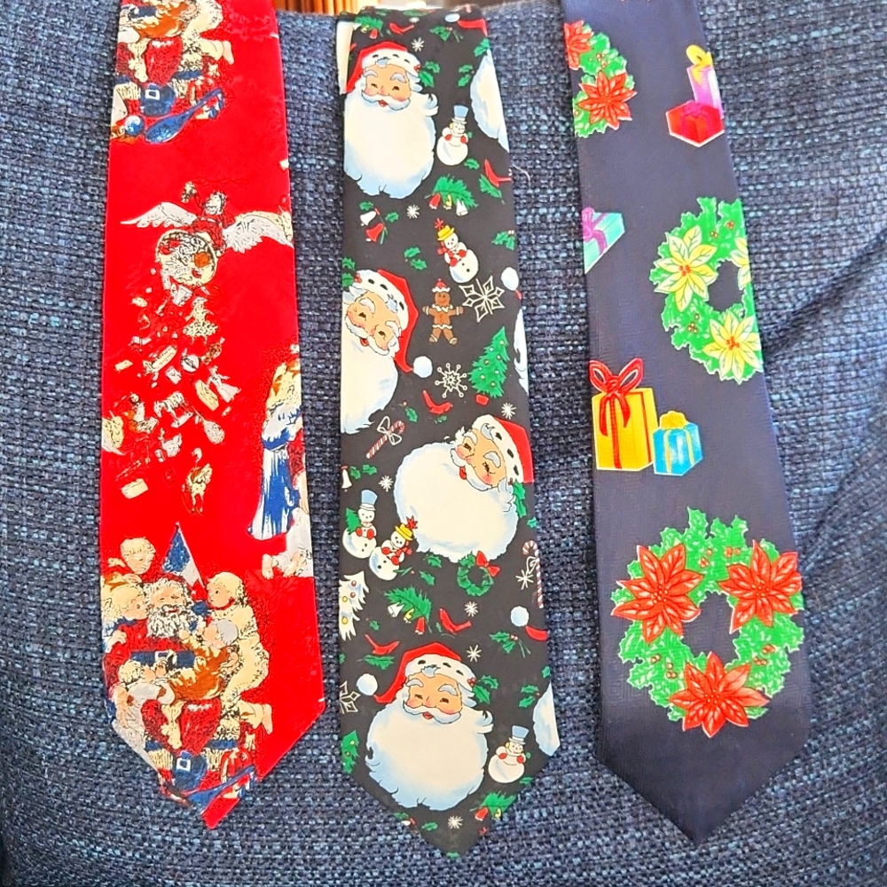 Lot of 3 Christmas neckties Santa wreath Hallmark